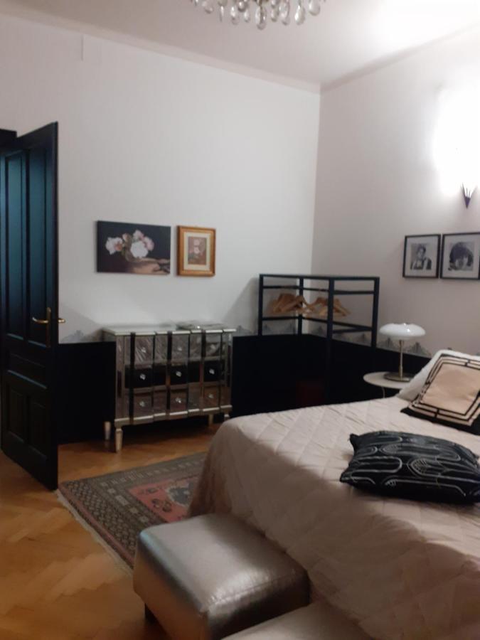 La Casa Di Gatsby Lusso In Pieno Centro Con Parcheggio Apartman Gorizia Kültér fotó